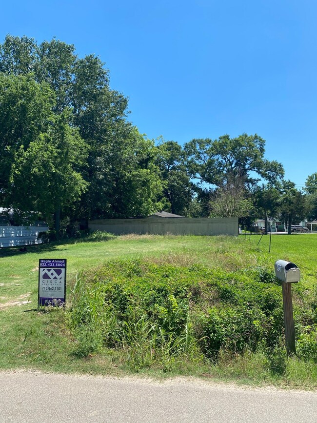 4921 Golden Forest St, Houston, TX 77091 - photo 4