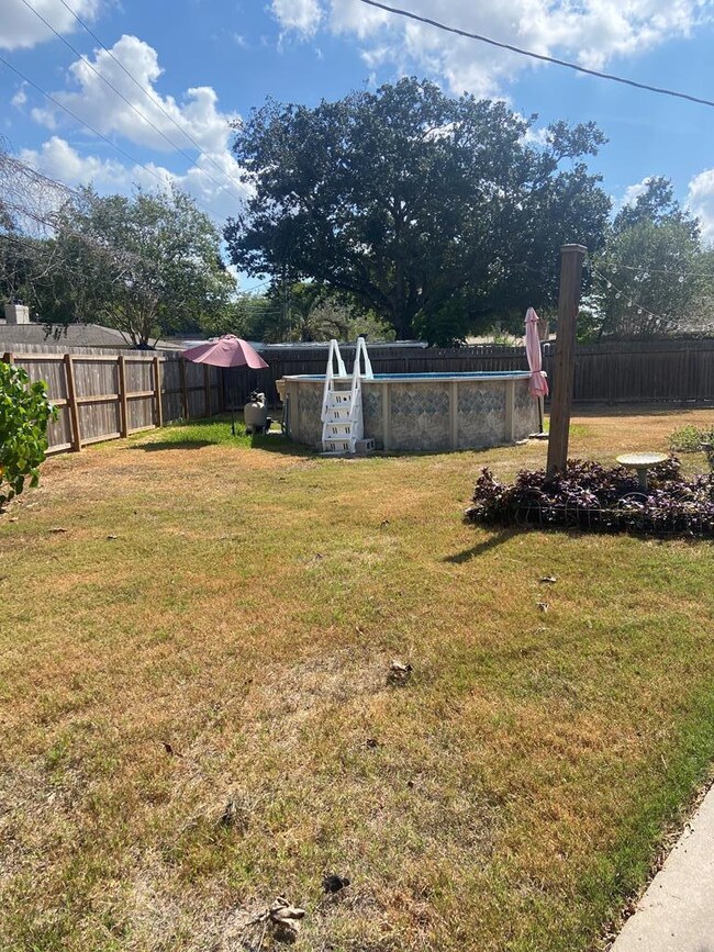 3913 Wickersham St, Bay City, TX 77414 - photo 7