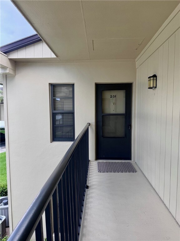 Favorited side entrance floor plan w/ extra window