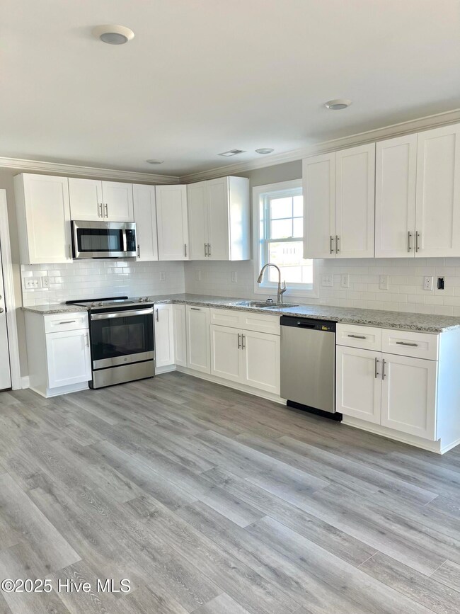 656 Abigail Taylor Dr unit B, Greenville, NC 27834 - photo 4