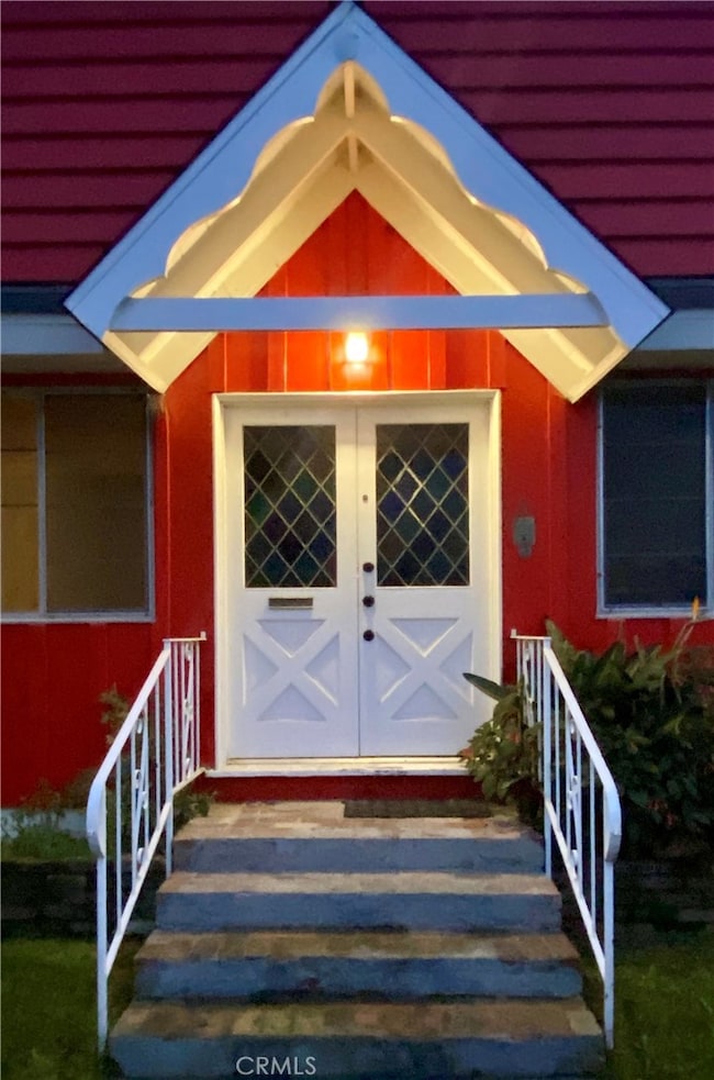 Unit B encompasses the entire TOP floor.