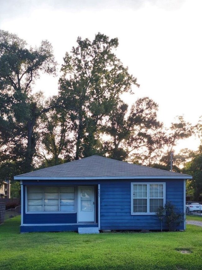 9225 Sandra St, Houston, TX 77016 - photo 2