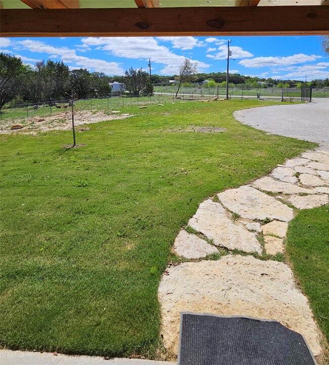 649 Lois Cir, Granbury, TX 76049 - photo 5