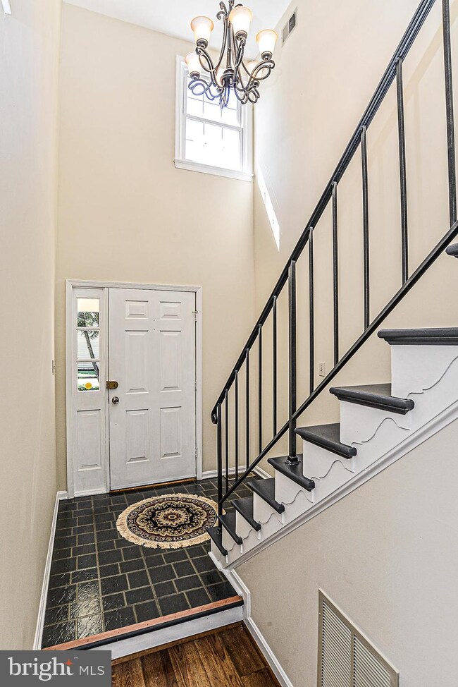 4002 Hunting Pines Ct, Fairfax, VA 22032 - photo 2