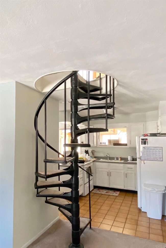 830 Jefferson St, Covington, IN 47932 - photo 5