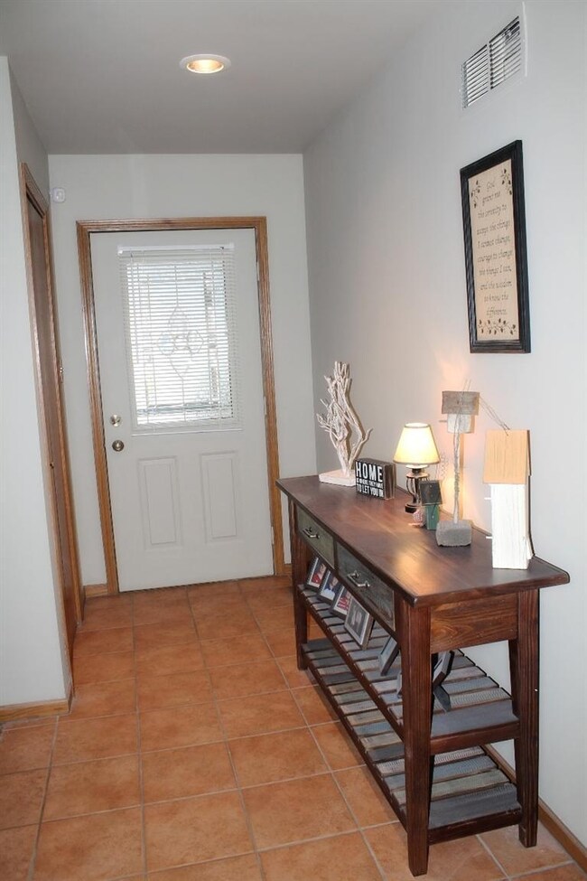 435 N Lillian St, Griffith, IN 46319 - photo 3