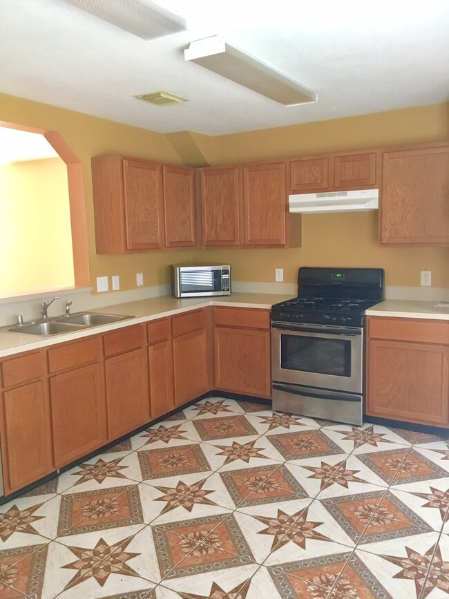 3121 Centennial Village Dr, Pearland, TX 77584 - photo 7