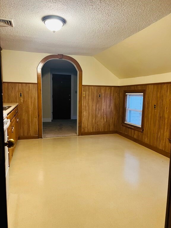 87 Noble St 2 Right unit 2R, Westfield, MA 01085 - photo 7