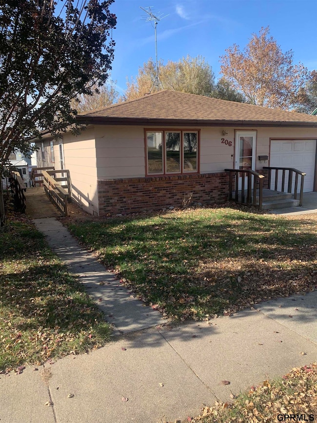 206 N Thomas Ave, Oakland, NE 68045 - photo 3