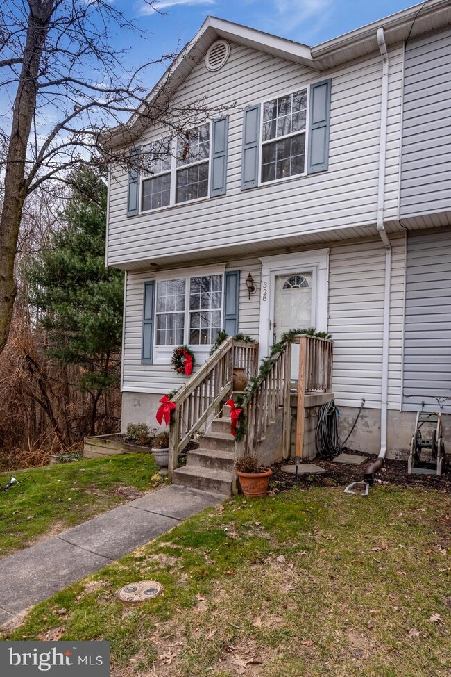 328 Lindera Ct, Glen Burnie, MD 21061 - photo 3