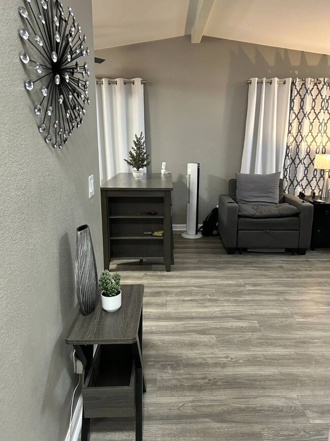 327 W Wilson St unit 28, Costa Mesa, CA 92627 - photo 3