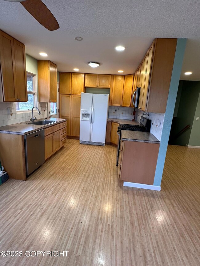 6413 E 14th Ct unit A, Anchorage, AK 99504 - photo 3