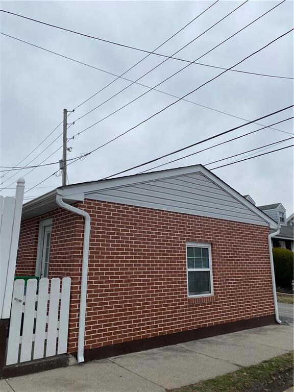 Detached oversized 1 car garage