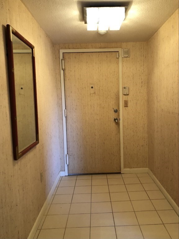 402 Paradise Rd unit 1T, Swampscott, MA 01907 - photo 3