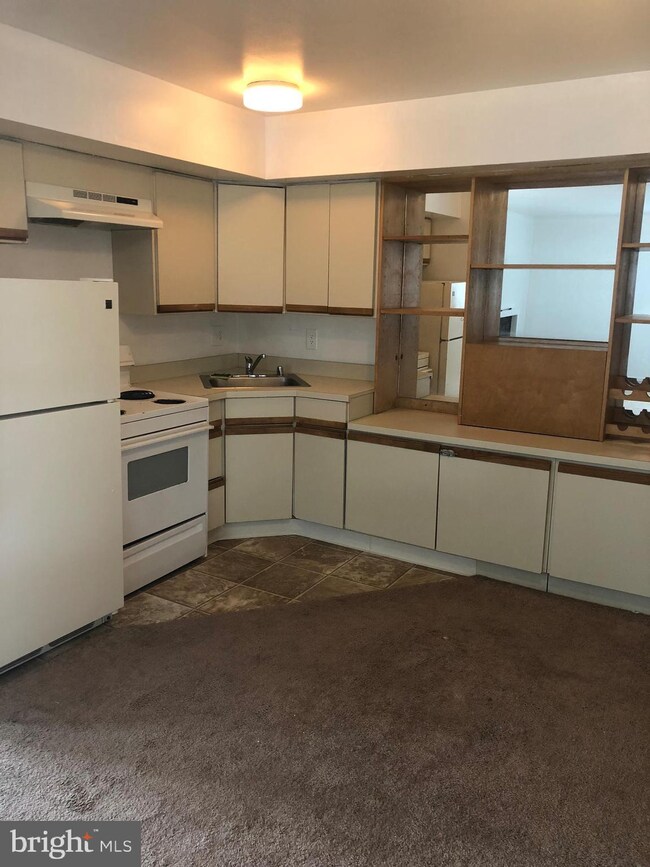 804 Abbey Ct, Sicklerville, NJ 08081 - photo 2