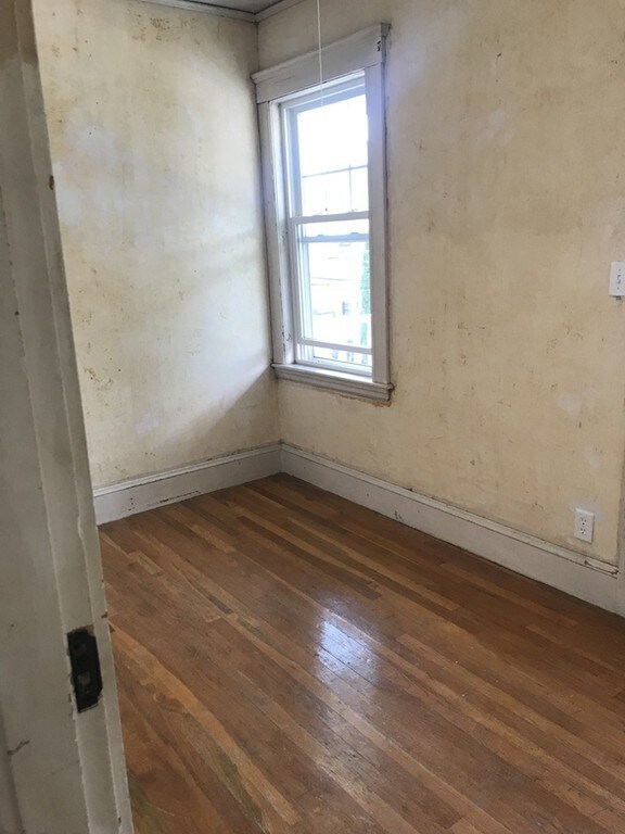 8 Granfield Ave, Roslindale, MA 02131 - photo 7