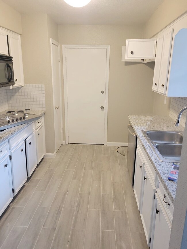 7939 Battleoak Dr, Houston, TX 77040 - photo 4