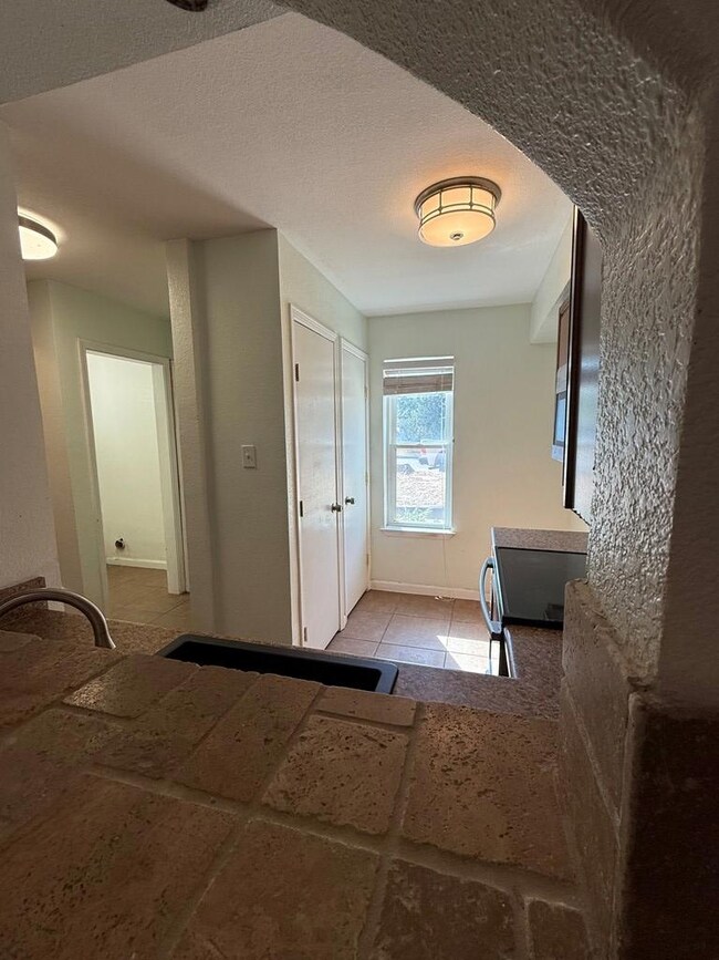 4700 Boulder Dr unit 103, Midland, TX 79707 - photo 4