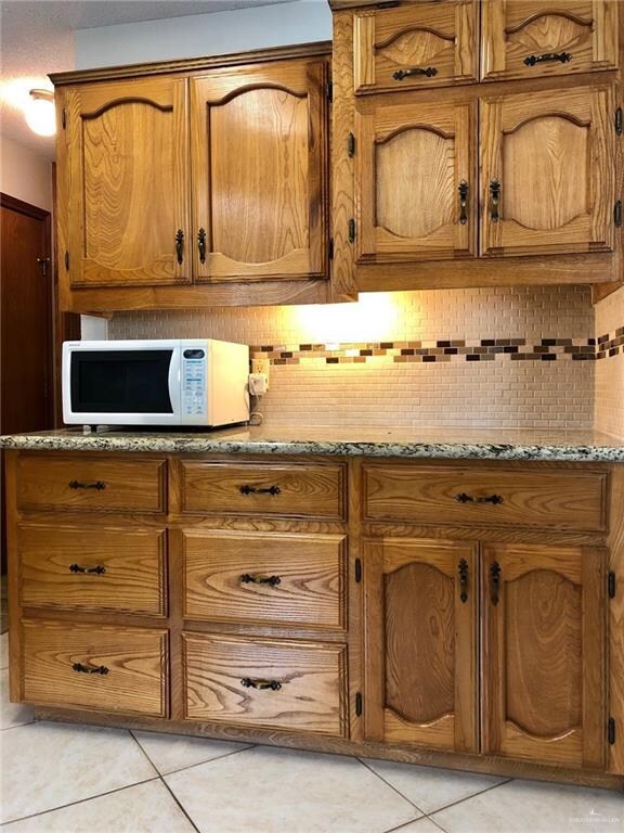 918 Palm Dr, Alamo, TX 78516 - photo 7