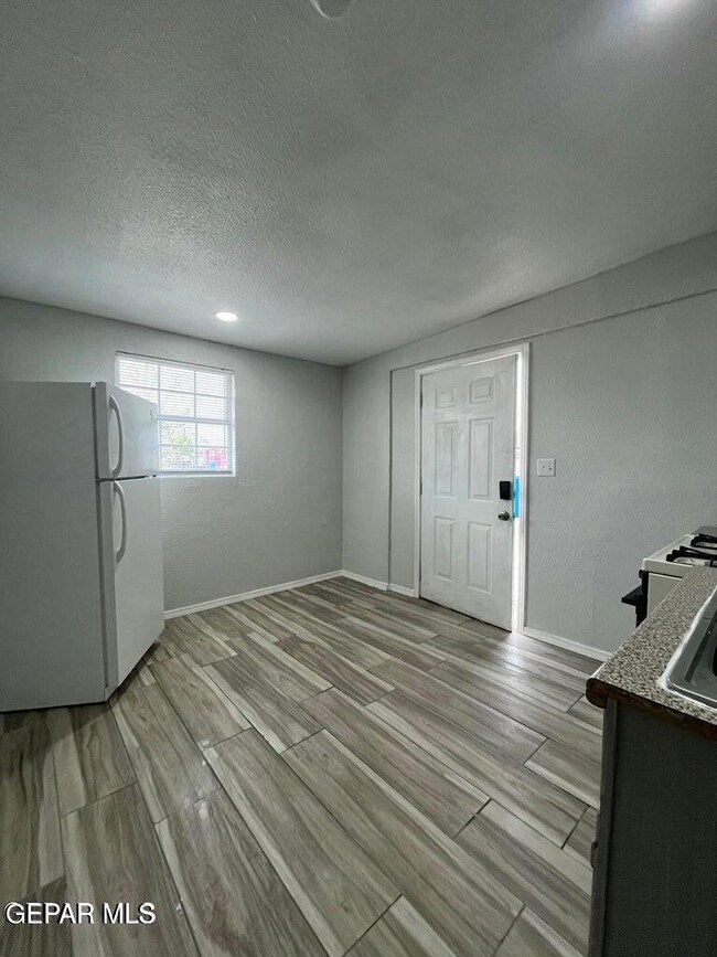 10216 Celedon Cir unit B, Socorro, TX 79927 - photo 6