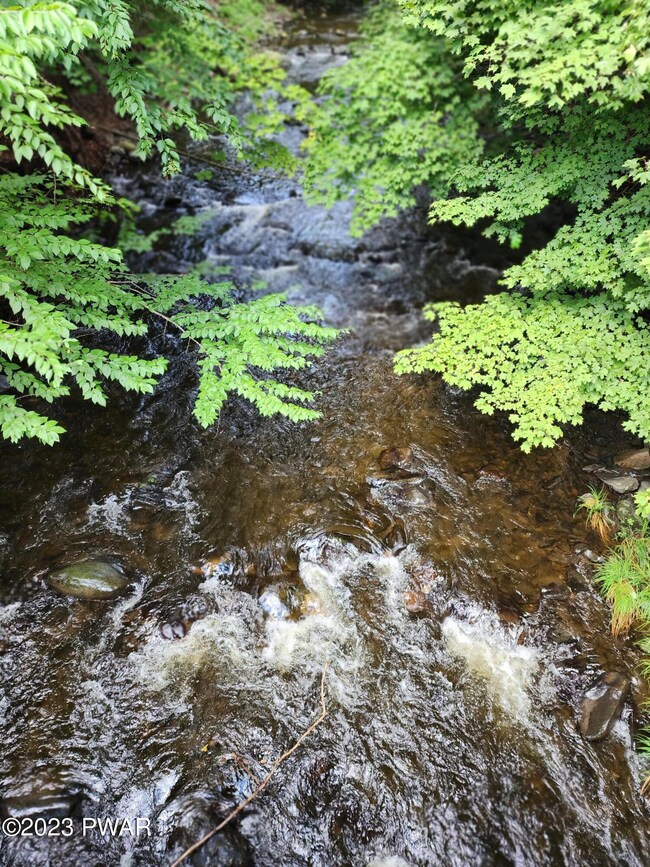 103 Millcreek Ct, Milford, PA 18337 - photo 2