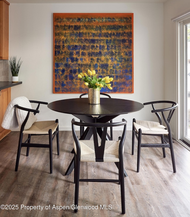 Dining are with outdoor patio