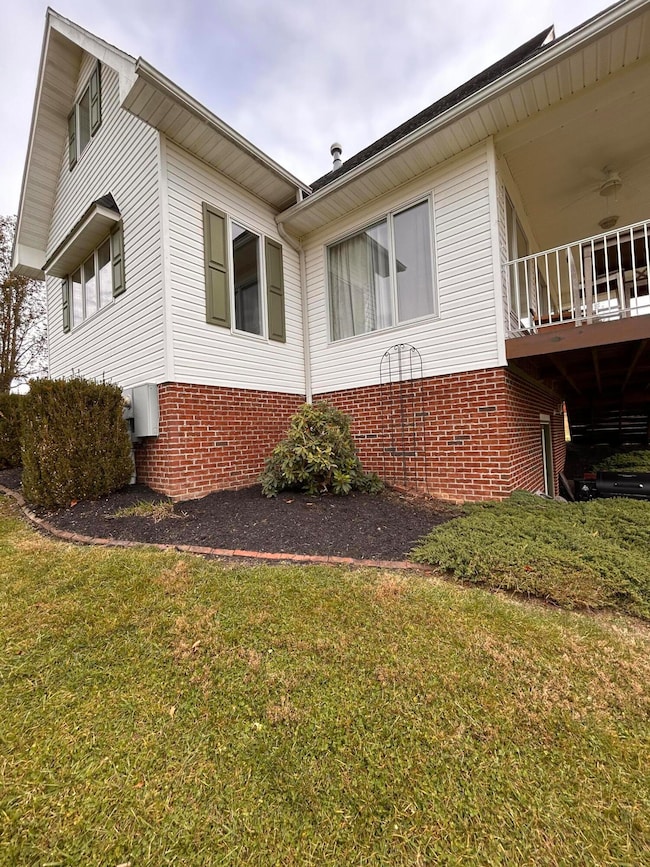 250 N Lakeview Dr, Hinton, WV 25951 - photo 6