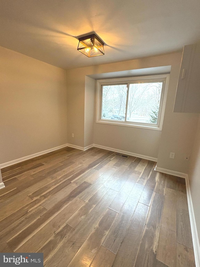 9432 Merryrest Rd, Columbia, MD 21045 - photo 5