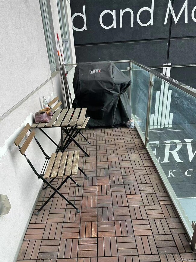 Star Tower LIC unit 15A, Long Island City, NY 11101 - photo 4