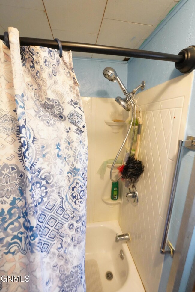 706 2nd St SW unit A, Jamestown, ND 58401 - photo 7