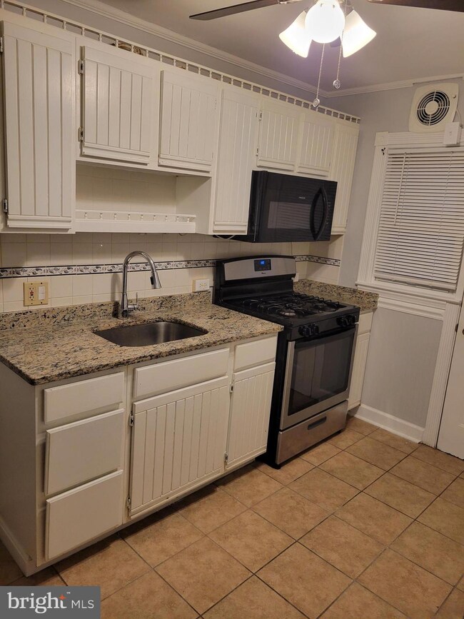 2117 Hawthorne Rd, Middle River, MD 21220 - photo 6