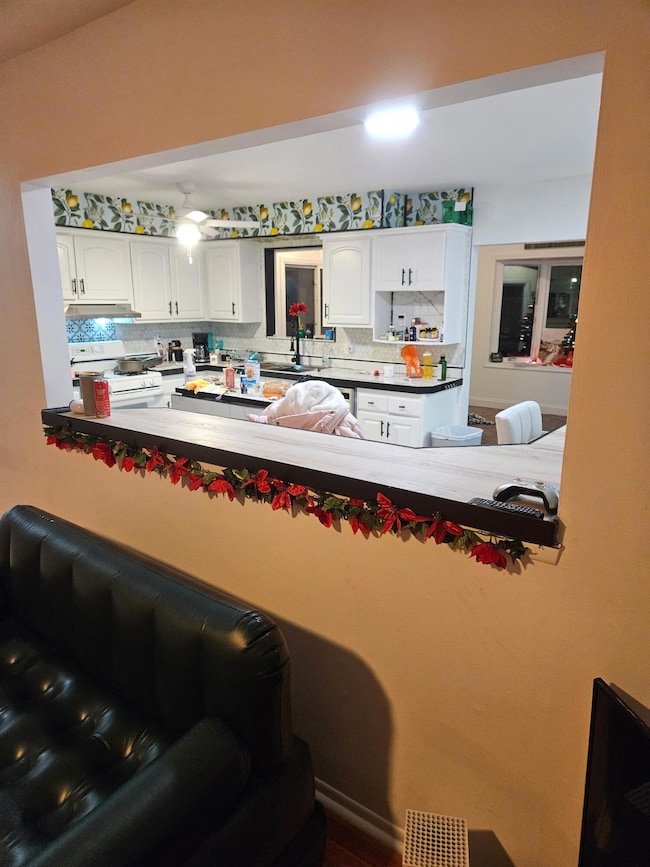 41357 Estate Dr, Sterling Heights, MI 48313 - photo 4