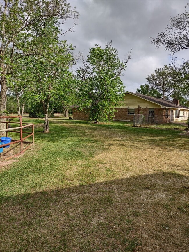 17400 N Wayne Ln, Pearland, TX 77584 - photo 2