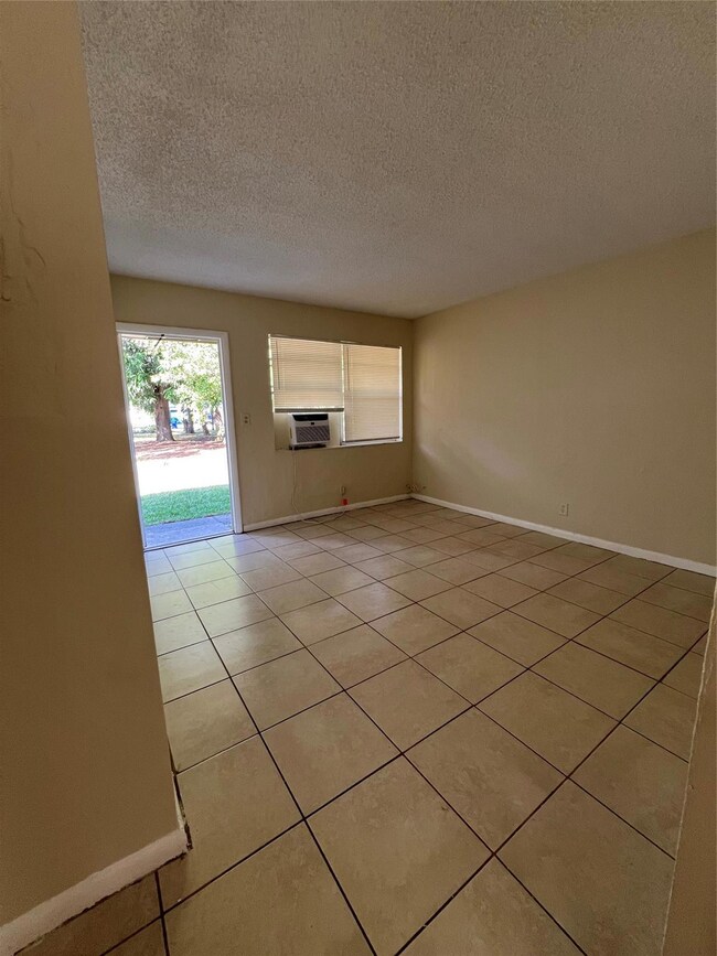 437 NW 9th Ave unit 2, Fort Lauderdale, FL 33311 - photo 5
