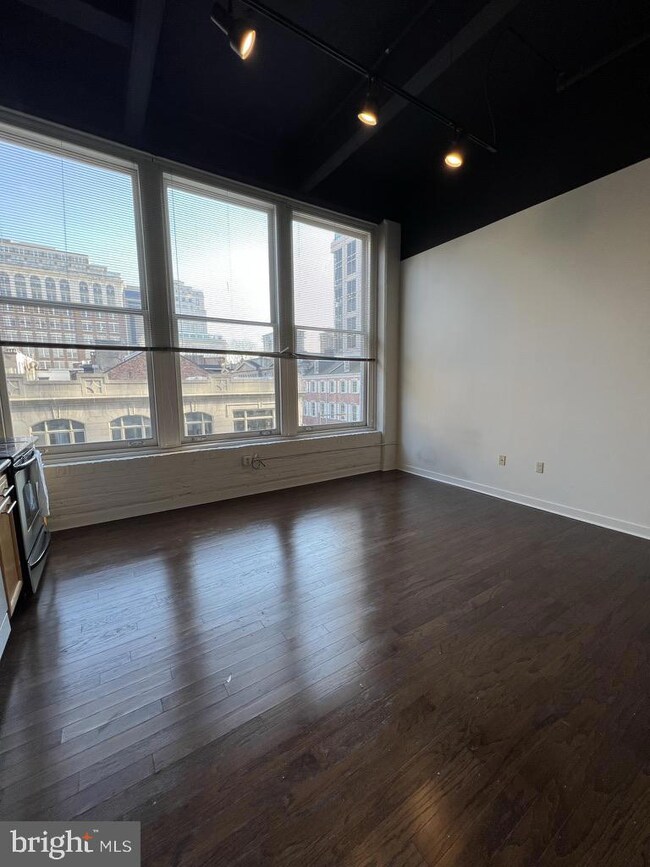 801 Walnut St unit 302, Philadelphia, PA 19107 - photo 4