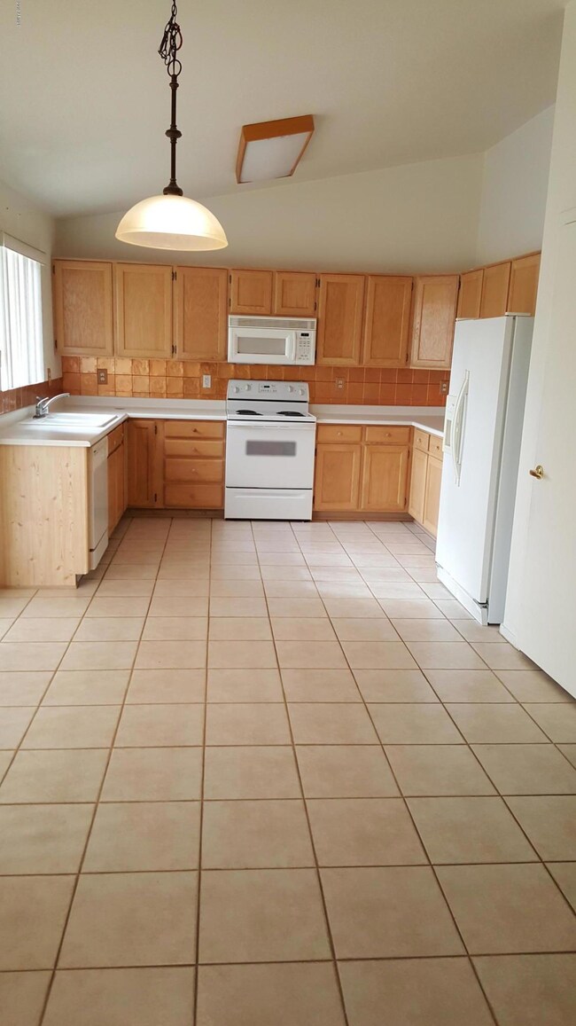 Ventanan Lake Kitchen