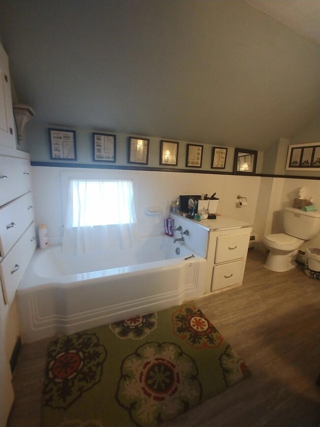 Bathroom Tub