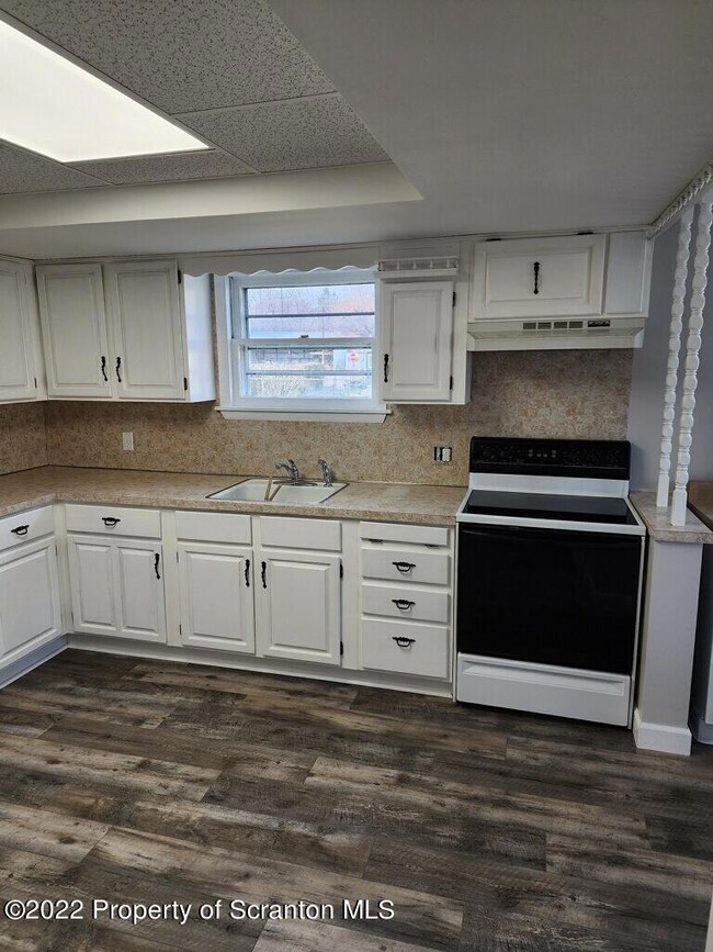 415 Bates St, Scranton, PA 18509 - photo 4