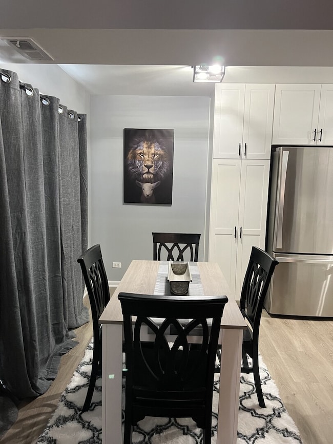 1687 Williamsburg Ct unit B, Wheaton, IL 60189 - photo 3