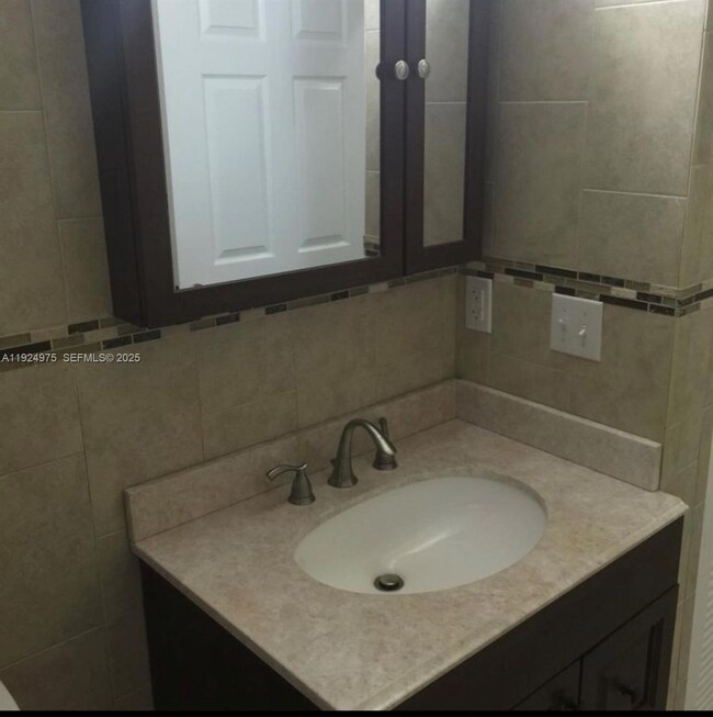 41 W 14th St unit 1, Hialeah, FL 33010 - photo 7
