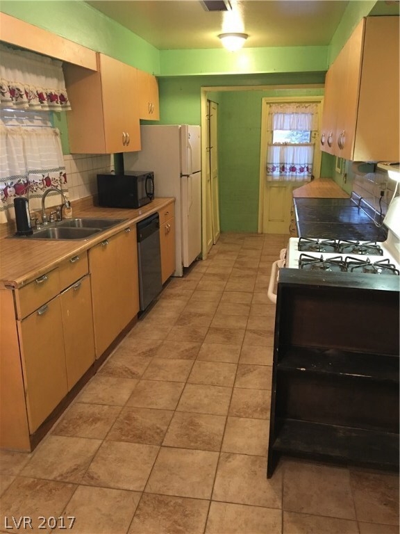 Updated kitchen with all appliances.