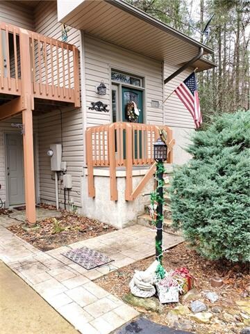 Condo main door at the main entry level..! Easy ac