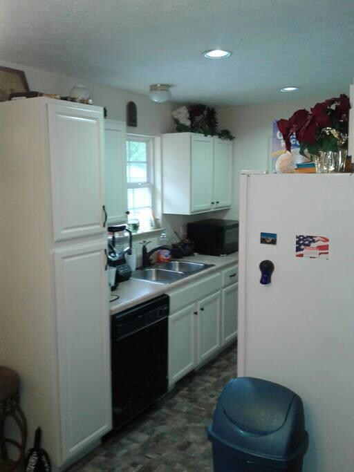  Another view of the kitchen