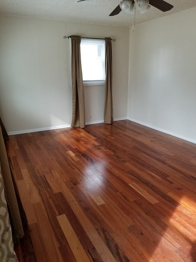 204 Harding Ave, Waukegan, IL 60085 - photo 4