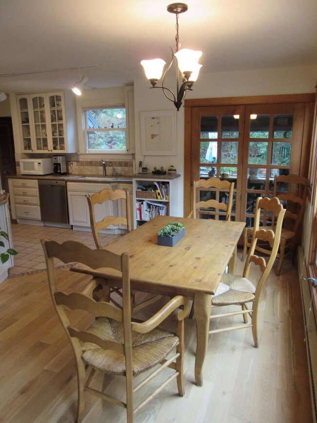 Dining area-Kitch view