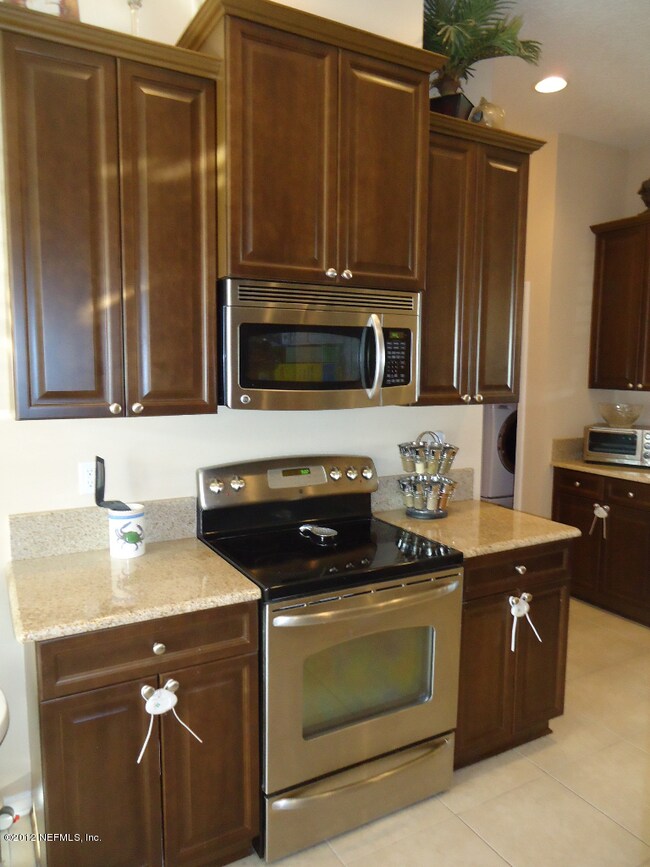 Beautiful 42' Kitchen Cabinets
