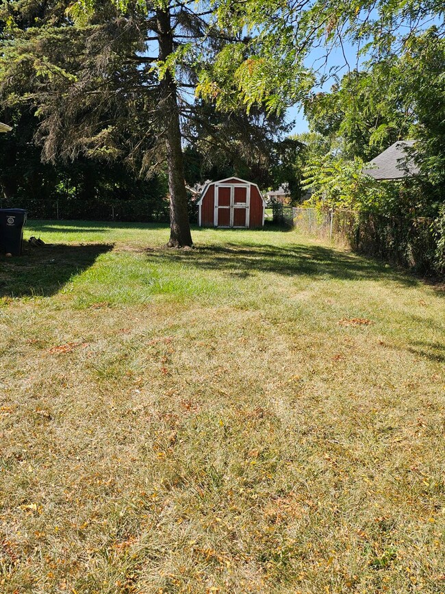 2205 W Mcclellan St, Flint, MI 48504 - photo 2