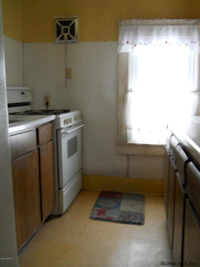 193 Bay St, Glens Falls, NY 12801 - photo 4