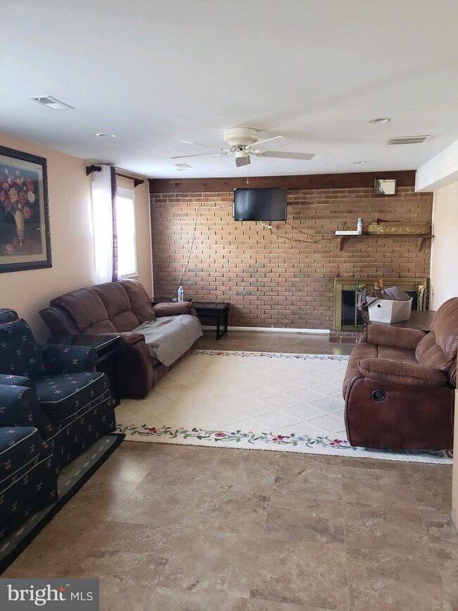 115 Lambert Dr, Manassas Park, VA 20111 - photo 4