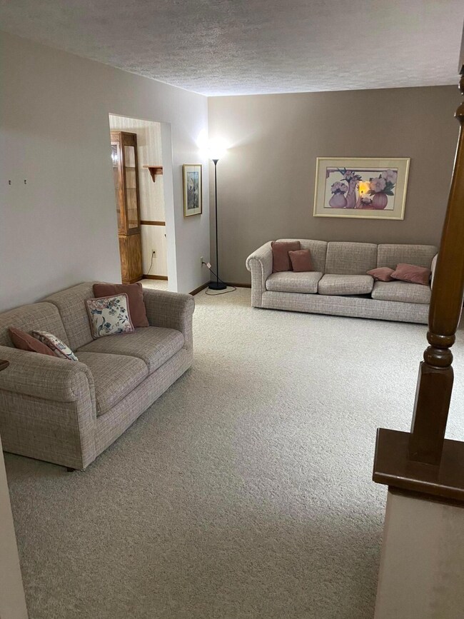 2182 Sawbury Blvd, Columbus, OH 43235 - photo 4